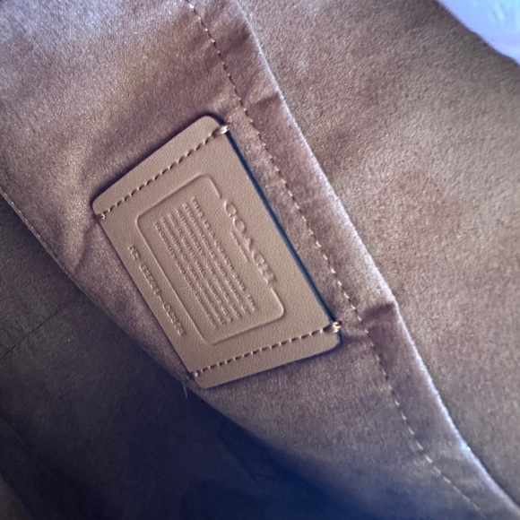 Moving Sale |
Auth Coach Klare? In signature canvas New with original dust bag - Picture 10 of 12